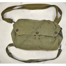 Lightweight service gasmask bag