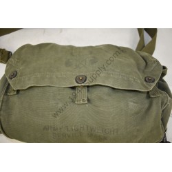Lightweight service gasmask bag