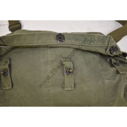 Lightweight service gasmask bag