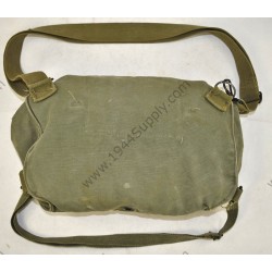 Lightweight service gasmask bag