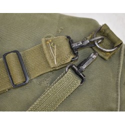 Lightweight service gasmask bag