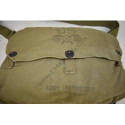 Lightweight service gasmask bag
