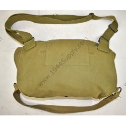 Lightweight service gasmask bag