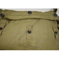 Lightweight service gasmask bag