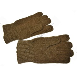 Wool knitted gloves