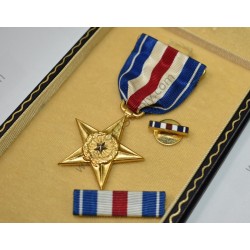 Silver Star medal set in coffin case