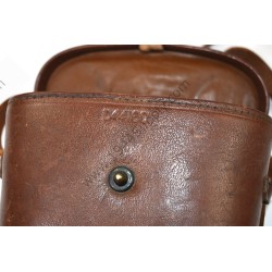 Jumelles dans étui en cuir