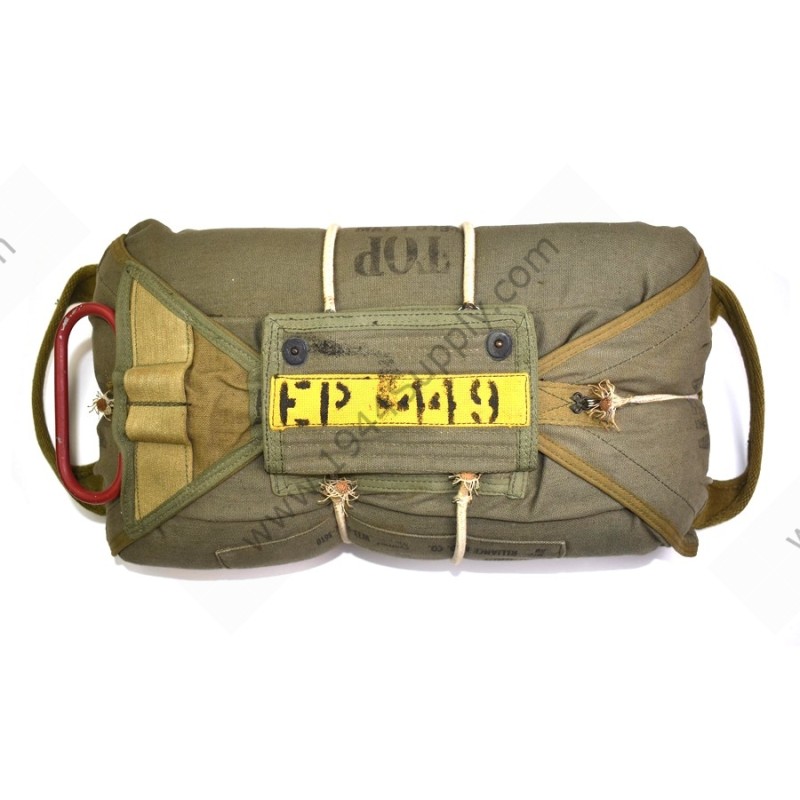 A-4 chest parachute pack