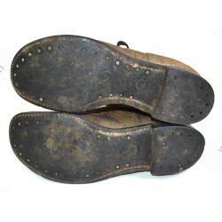 Service shoes of turned leather