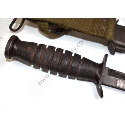 Couteau de combat M-3 dans fourreau M-8