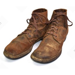 Service shoes of turned leather