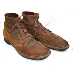Service shoes of turned leather