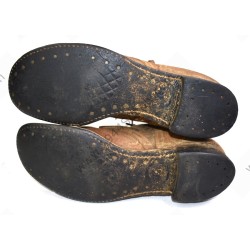 Service shoes of turned leather