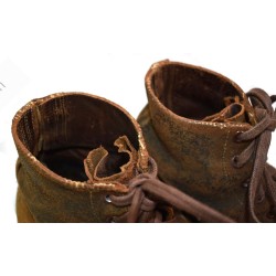 Service shoes of turned leather