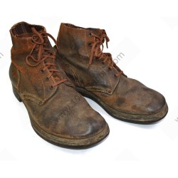 Service shoes of turned leather
