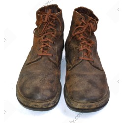 Service shoes of turned leather