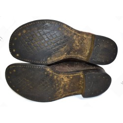 Service shoes of turned leather