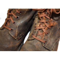 Service shoes of turned leather