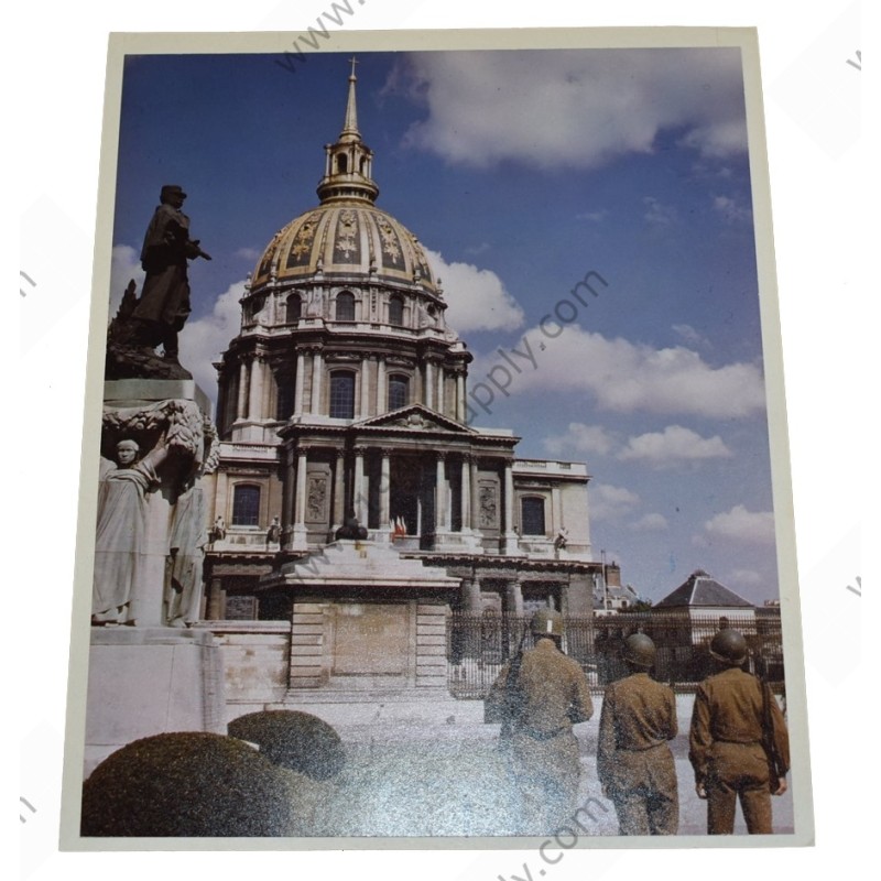 Photo of GI's at the tomb of Napoleon Bonaparte
