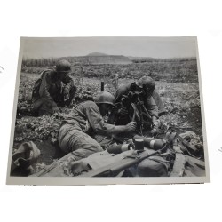 Photo of GI's firing 61mm mortar