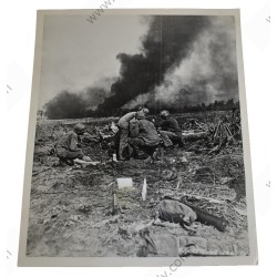 Photo of 7th Division GI's firing 75mm Howitzer