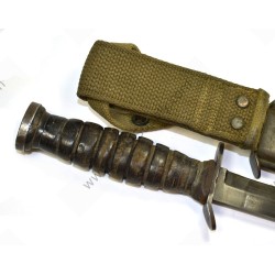 Couteau de combat M-3 dans fourreau M-8