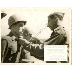 Original photo of General Mark Clark decorating Lieutenant  - 3