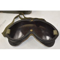Polaroid M-1944 goggles in box  - 2