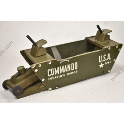 Jouets en bois barge et char d'invasion Commando  - 1