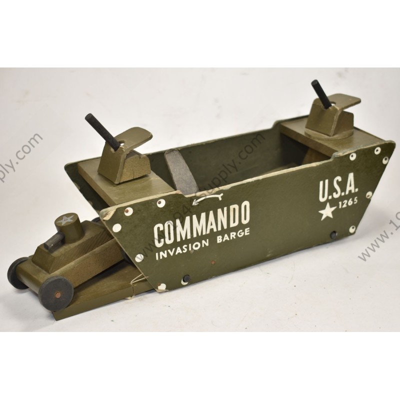 Jouets en bois barge et char d'invasion Commando  - 1