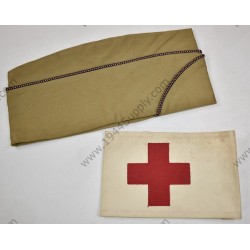 Brassard de la Croix-Rouge et casquette Garrison avec passepoil du service médical  - 1